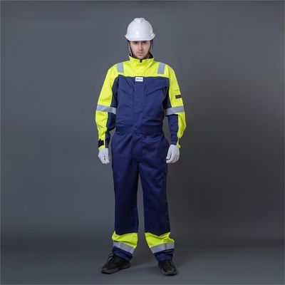 Harga yang bagus Setelan Coverall Keselamatan Tahan Api dengan Bahan Bernapas Poliester 65% Katun 35% untuk Perlindungan Industri on line